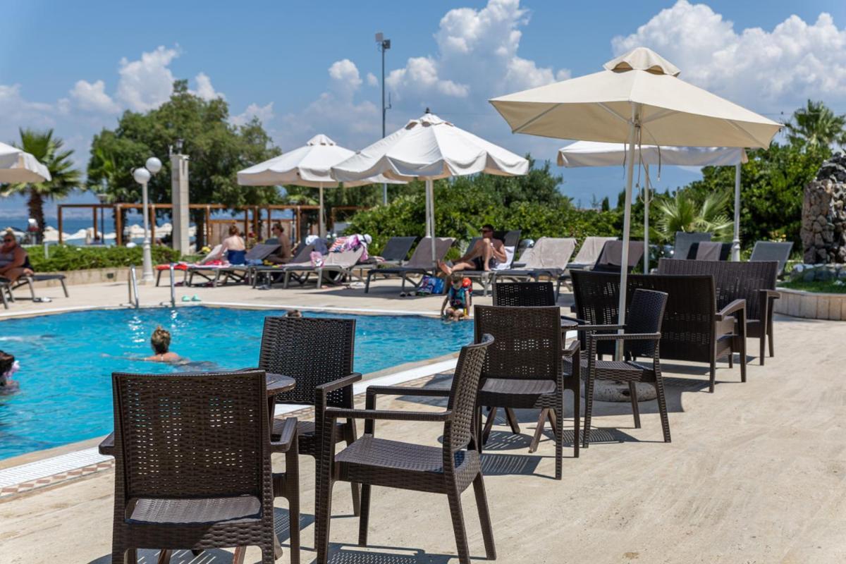 Santa Beach Hotel Айя-Тріас Екстер'єр фото