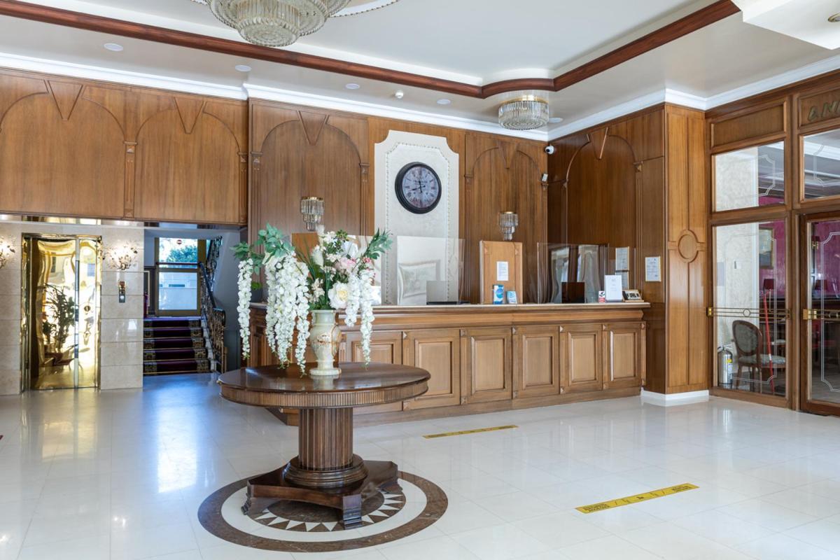 Santa Beach Hotel Айя-Тріас Екстер'єр фото